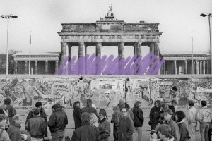 Crowd at the Berlin Wall