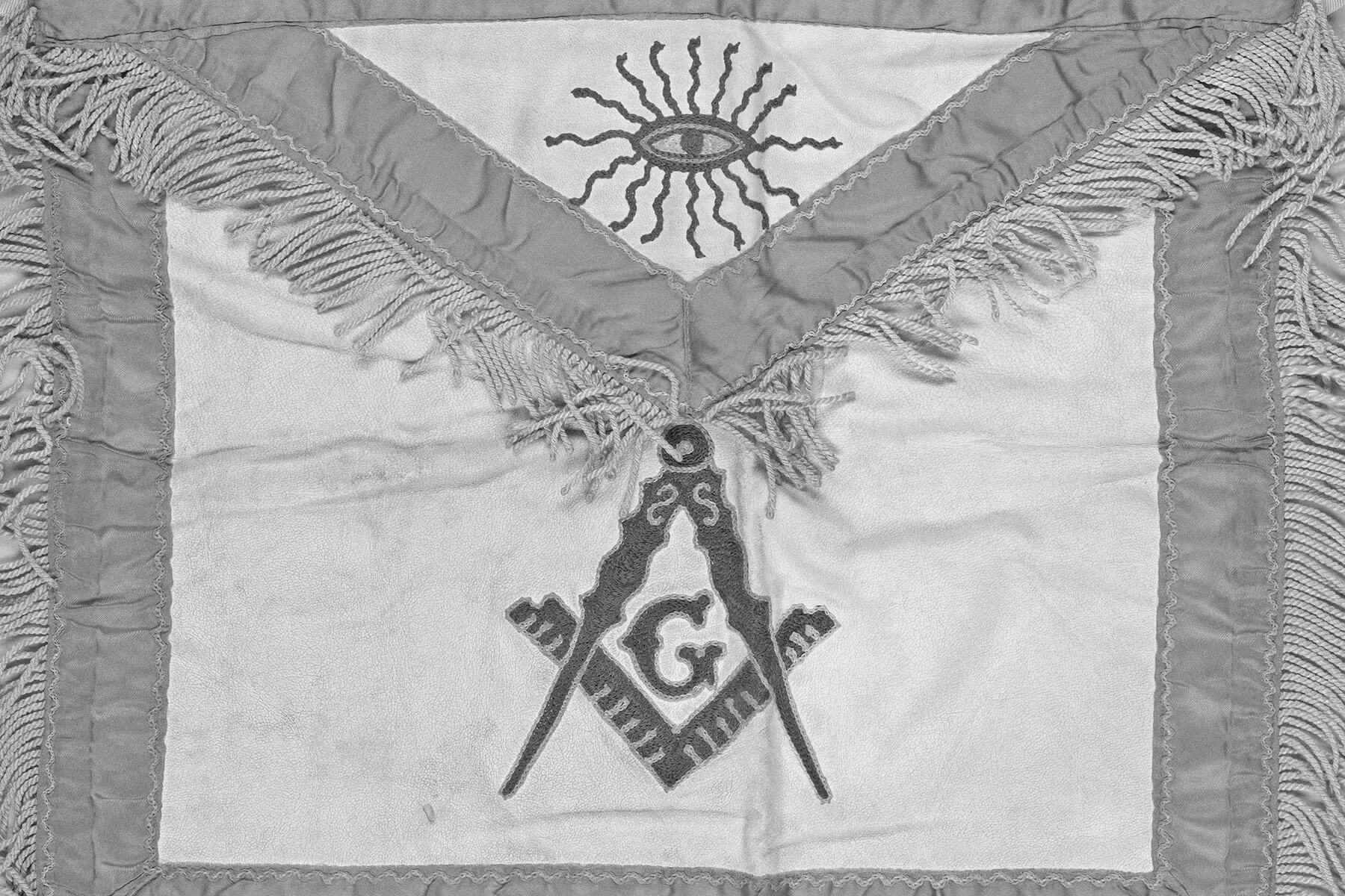 Apron with Masonic iconography